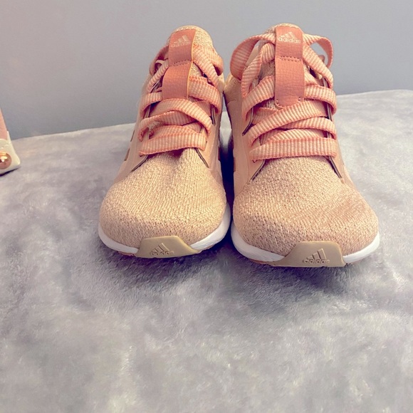 Adidas edge lux prime green apricot/peach colored running shoe. Never worn - Picture 5 of 5